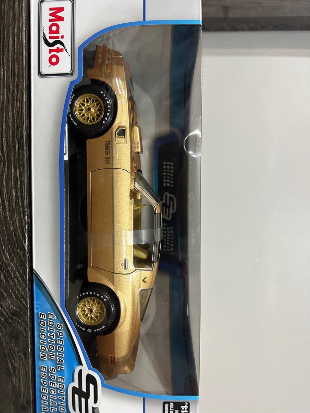 Maisto Gold Die-Cast Muscle Car Toy - Metallic Gold